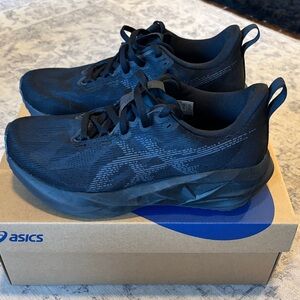 ASICS Women’s Novablast 5 Running shoes - size 7.5 - black